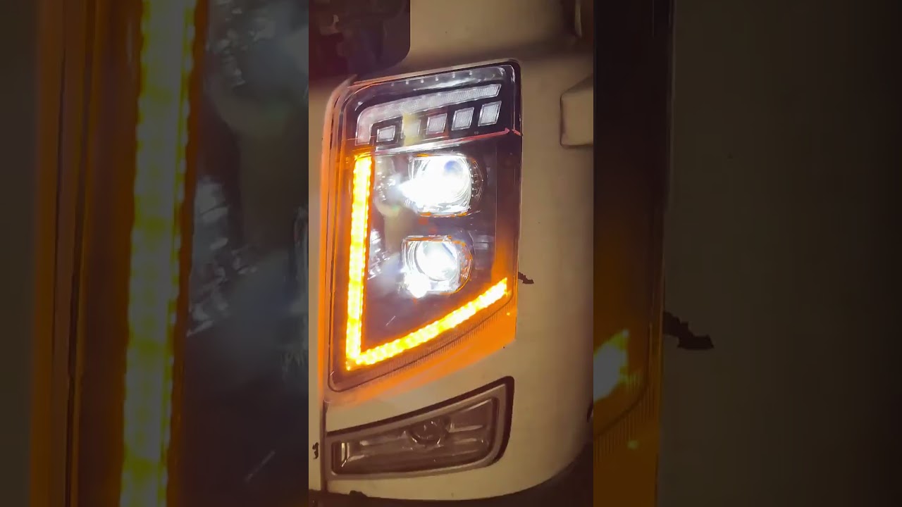 Ляв LED Лед диоден преден фар с DRL дневна светлина къси-дълги мигач за камион Volvo FH13 FH16 FM460 FH500 24V