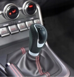 Универсална топка за скоростен лост автомобил – 5/6 скорости – черна кожа / хром – адаптери M8 M10 M12
